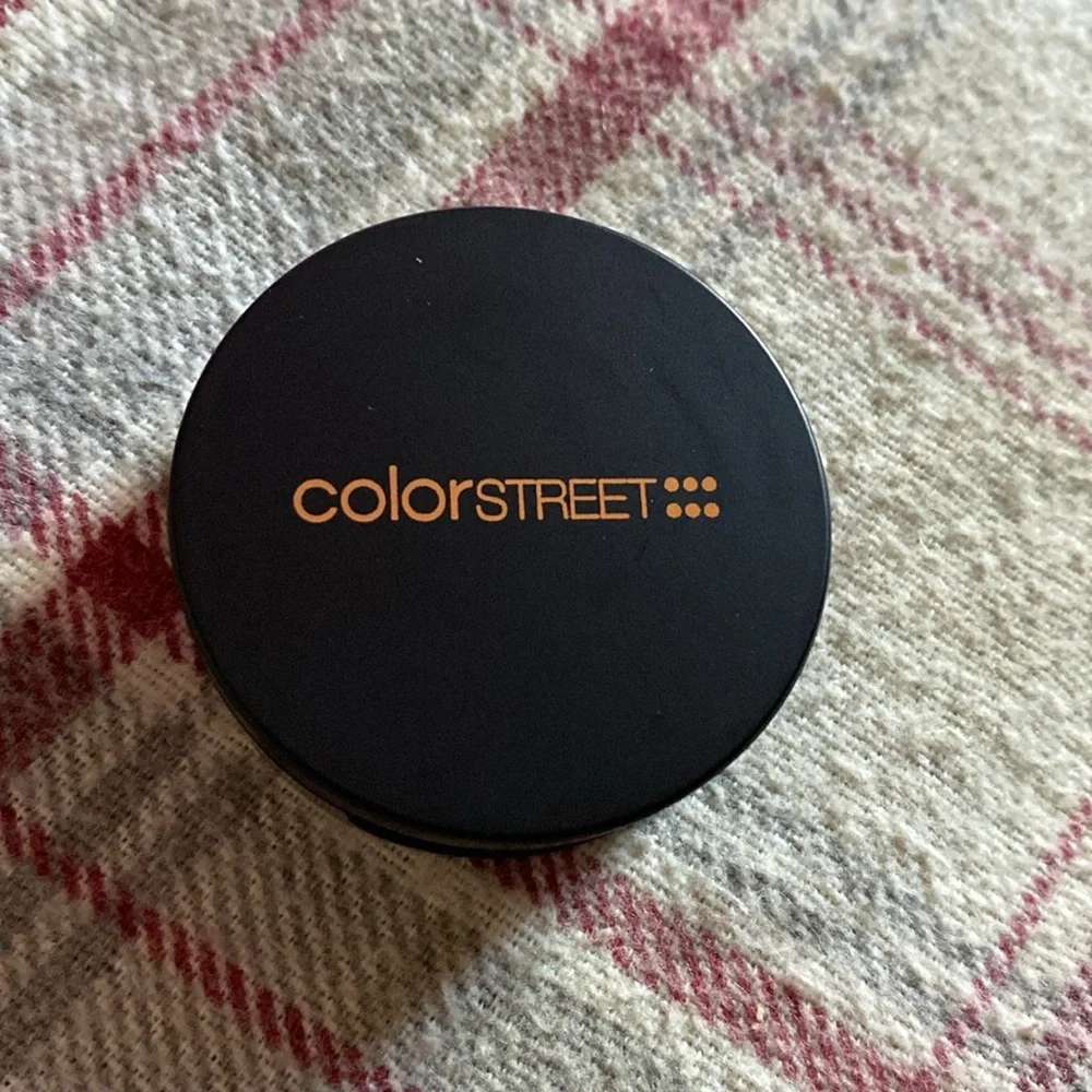 Colorstreet blush sample in Berry Vamp